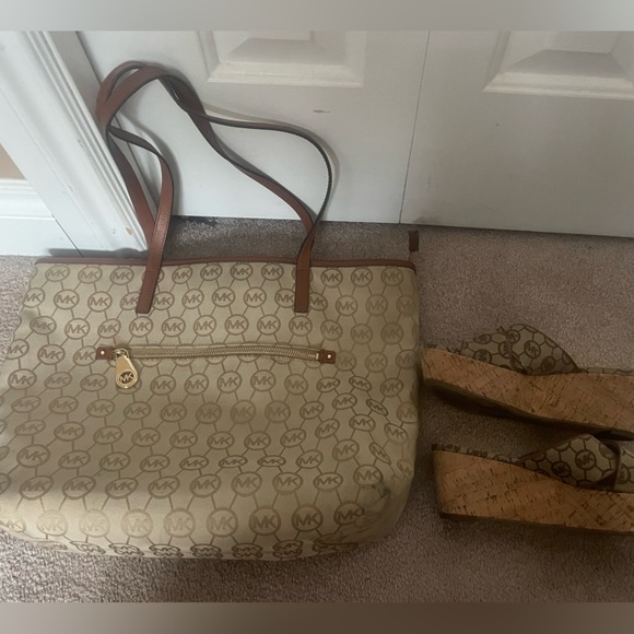 MK Signature Bundle - Picture 3 of 9